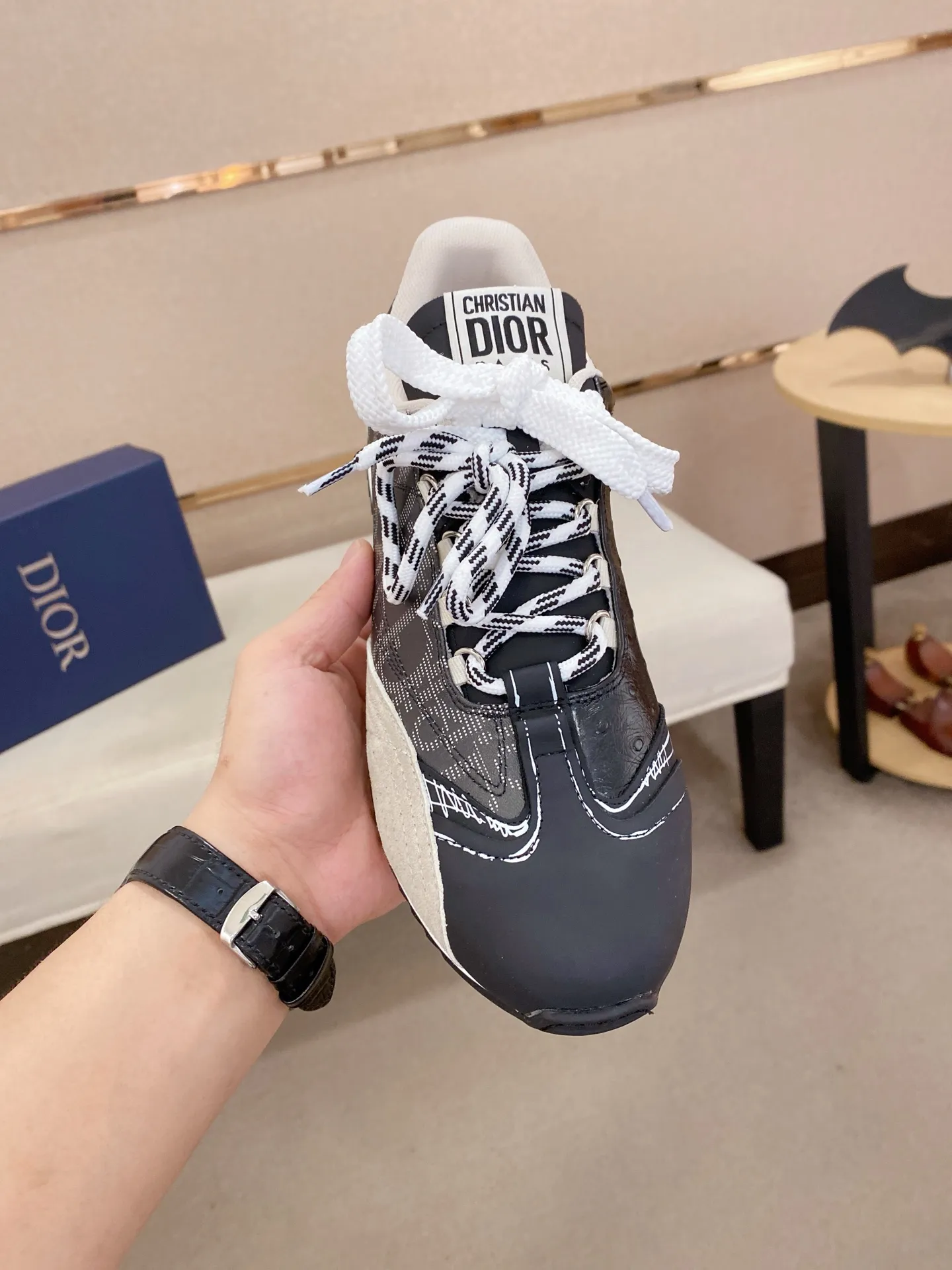 Men's shoes💰: 500💰Couple style💏 [Dior·Dior] New casual sports style men's shoes, new spring and summer design, perfect workmanship, lace-up lazy style to create wardrobe quality, upper: imported first-layer cowhide, mesh breathable lining soft and comfortable, ultra-light TPU wear-resistant outsole, simple, versatile fashion men's shoes, excellent color code number 35--44. (45,46 customized items are not returnable or exchangeable)